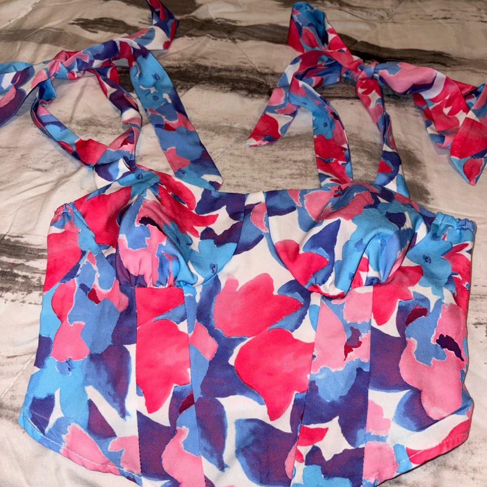 SHEIN Colorful Floral Crop Top